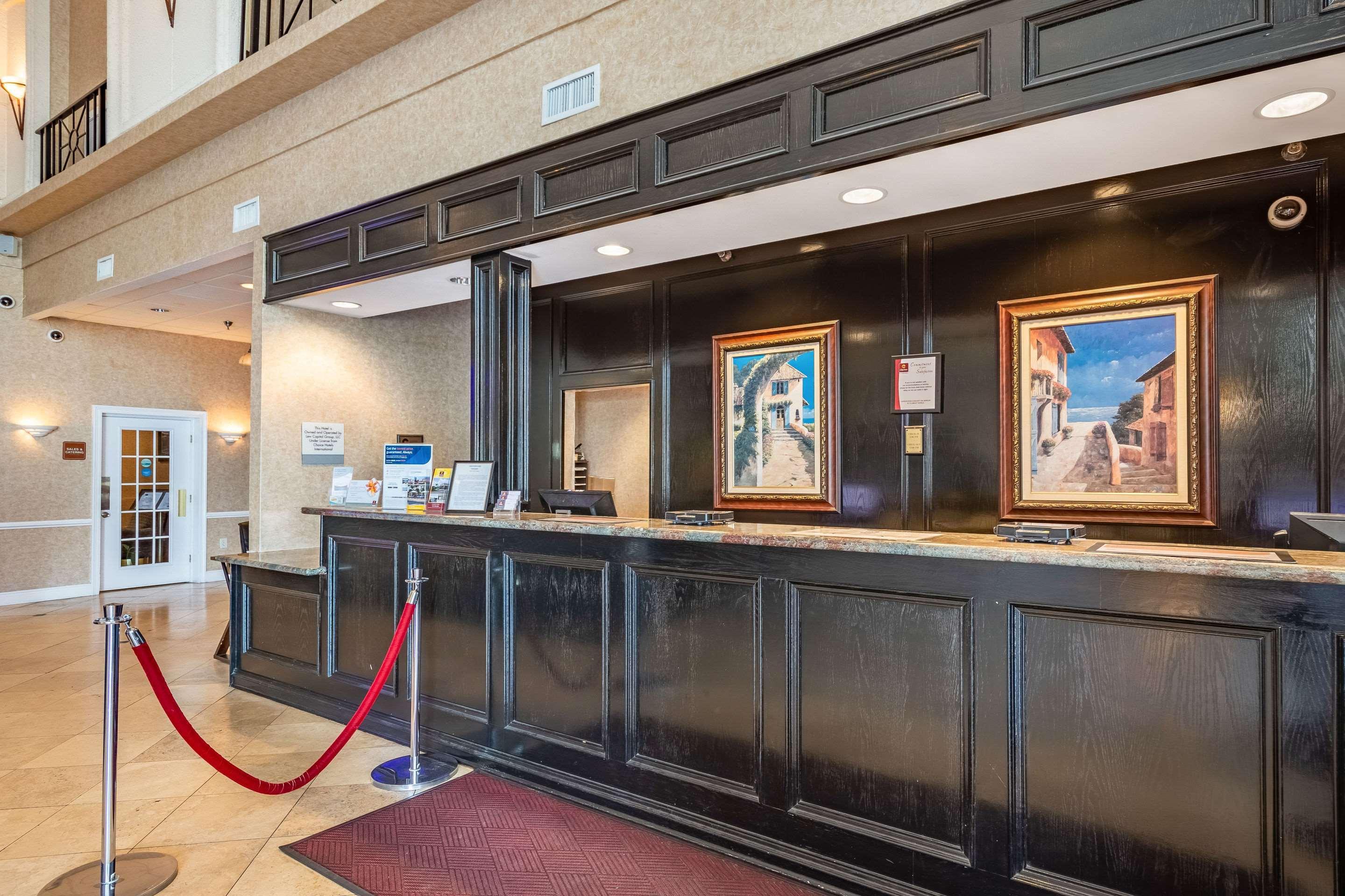 Clarion Inn & Suites Central Clearwater Beach Extérieur photo