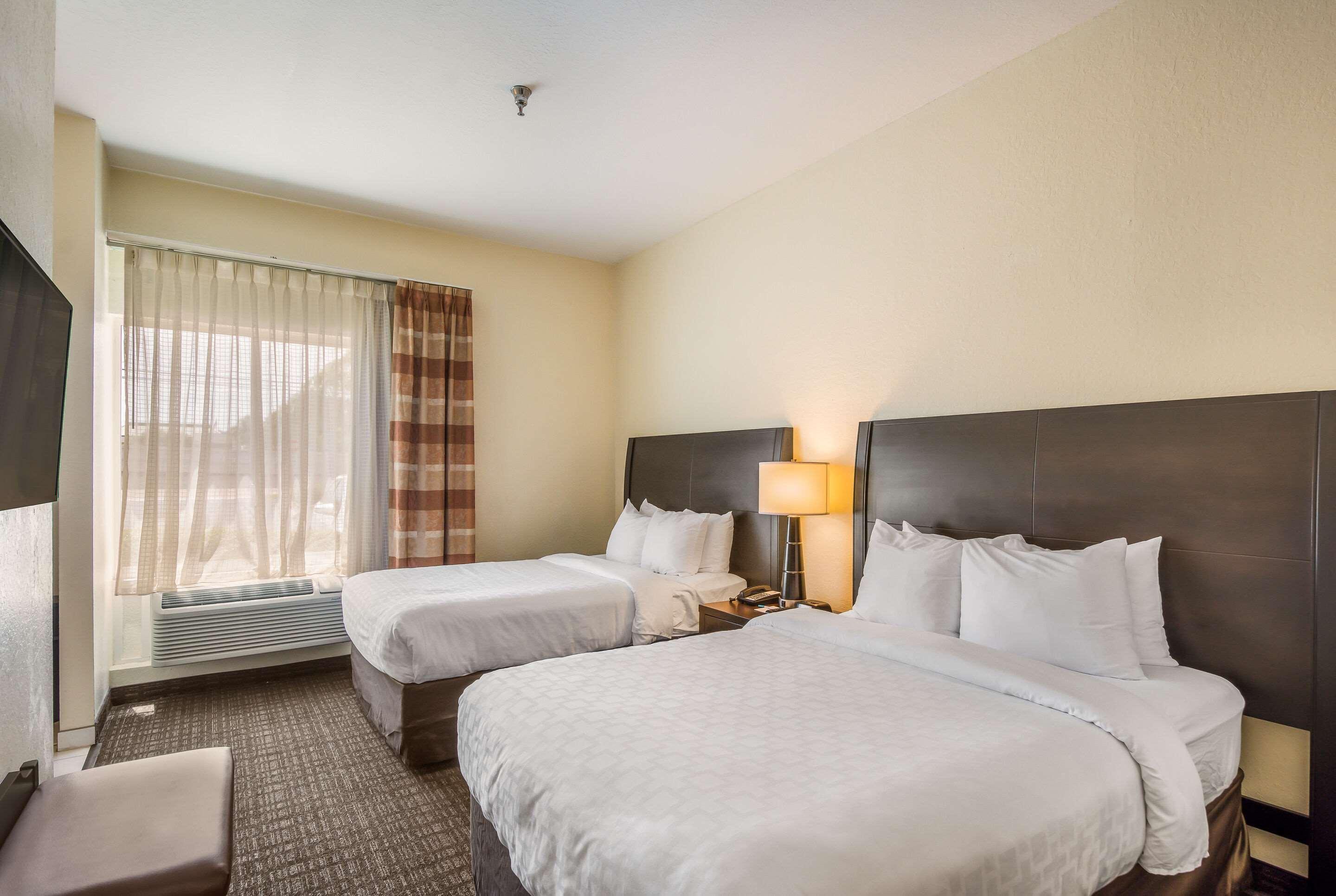 Clarion Inn & Suites Central Clearwater Beach Extérieur photo