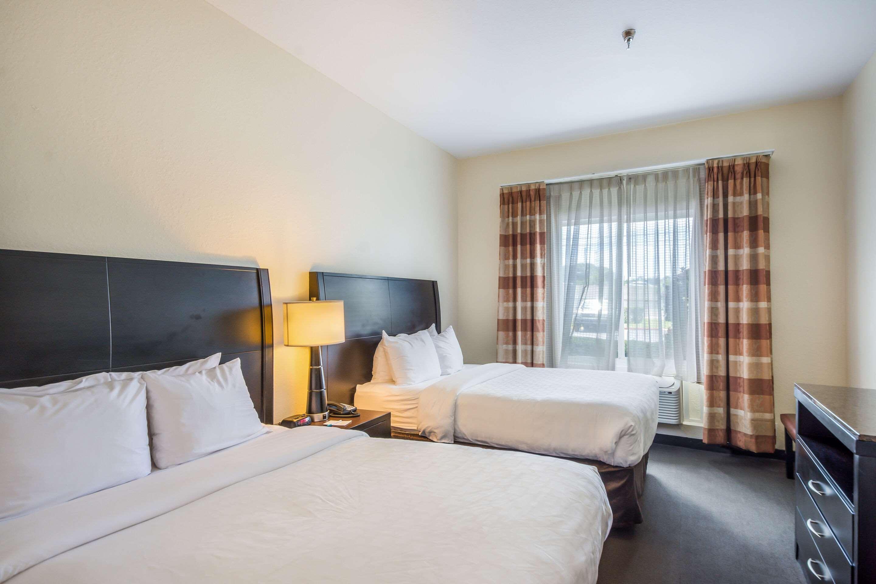 Clarion Inn & Suites Central Clearwater Beach Extérieur photo
